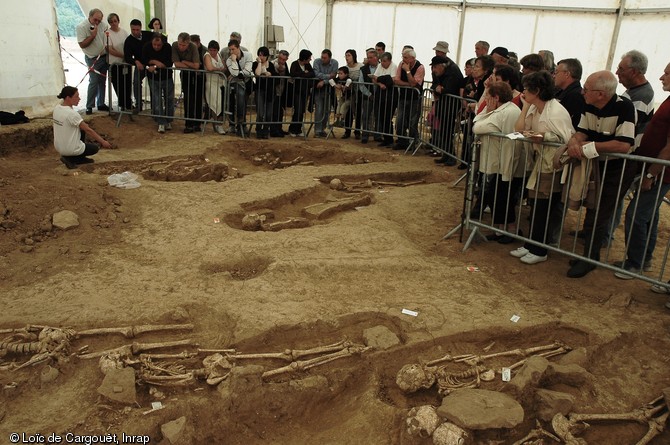 Présentation de la nécropole du haut Moyen-Âge sur le lieu dit  les Gravières  à Pont-sur-Seine (Aube), journée portes ouvertes du 2 juin 2007. 