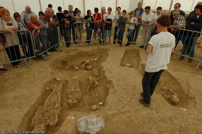 Présentation au public de la nécropole à inhumation mise au jour au lieu-dit  les Gravières  à Pont-sur-Seine (Aube), datée du haut Moyen-Âge et fouillée en 2007. 