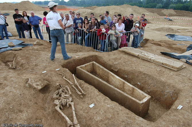 Présentation au public de la nécropole à inhumation mise au jour au lieu-dit  les Gravières  (Aube), datée du haut Moyen-Âge et fouillée en 2007. 