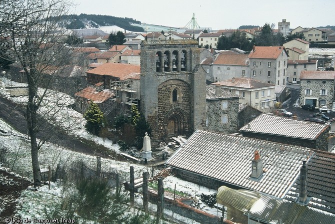 Vue du village de Landos et de son église Saint-Félix dans laquelle ont été trouvées en 2003 des statues datant du XVIe siècle.