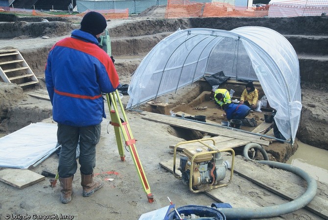 Relevé topographique réalisé sur le secteur de fouille attribué au niveau gravettien sur le site de « La Croix de Bagneux » à Mareuil-sur-Cher (Loir-et-Cher) en 2004-2005.