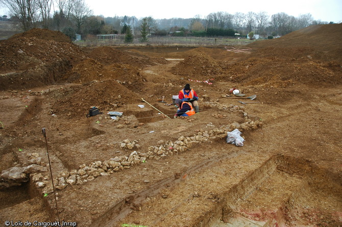 Relevé des vestiges d'un petit bâtiment gallo-romain dans le quartier des Brichères à Auxerre (Yonne) en 2006.