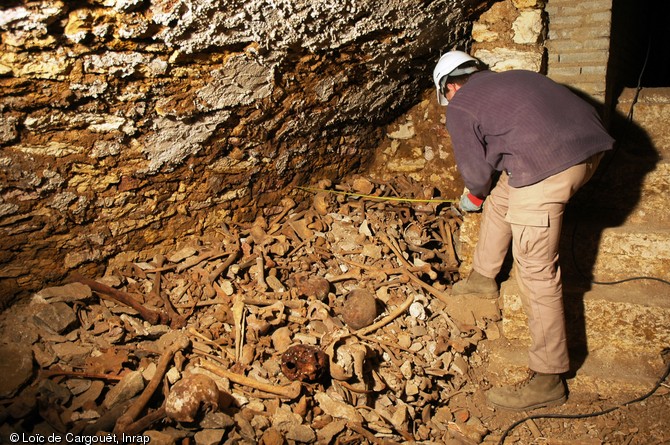 Relevés effectués dans l'ossuaire de la collégiale Notre Dame de Dole (Jura) à l'occasion d'un diagnostic en novembre 2006.