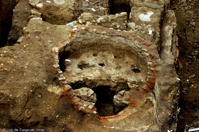 Four de potier gallo-romain en cours de fouille, fin IIe-début IIIe s. de notre ère, Paris, 2006.  L'atelier de potier a fonctionné jusqu'au milieu du IIIe s. 
