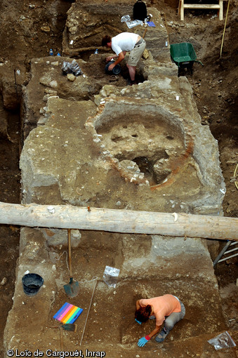 Four de potier gallo-romain, fin IIe-début IIIe s. de notre ère, Paris, 2006.  La fouille a porté sur 42 m2 : l'occupation s'étale de la période augustéenne jusqu'à la fin du IIIe s. 