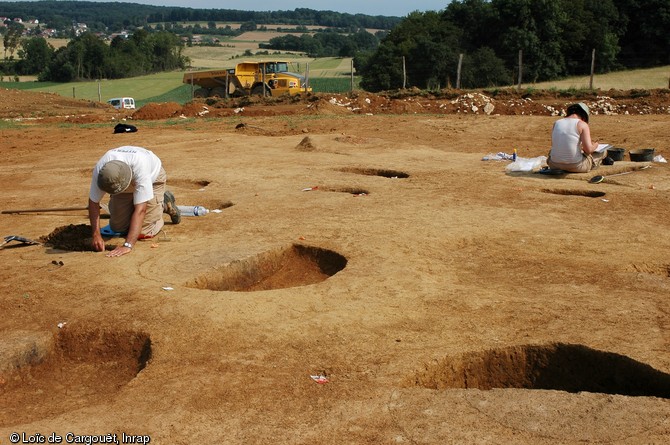 Vestiges d'un habitat gaulois en cours de fouille à Trémoins (Haute-Saône) en juin 2007.