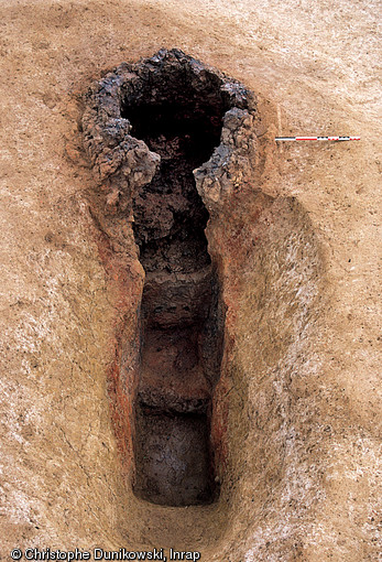 Bas fourneau sans écoulement de scories et à utilisation multiple, La Tène moyenne, Bazoge (Sarthe), 1997.