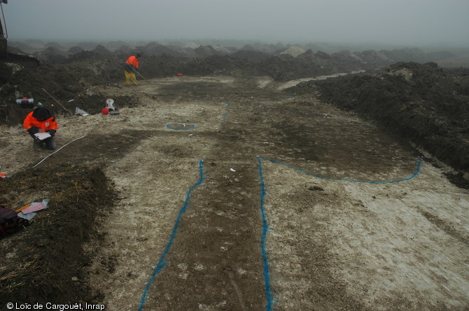 Enregistrement des données des structures archéologiques mises au jour dans une tranchée de diagnostic positive sur la commune d'Attray.