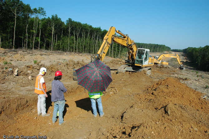 Diagnostic archéologique réalisé en 2006 sur une section déboisée située sur la commune des Griselles, préalablement à la construction de l'autoroute A.19 reliant Artenay à Courtenay. 