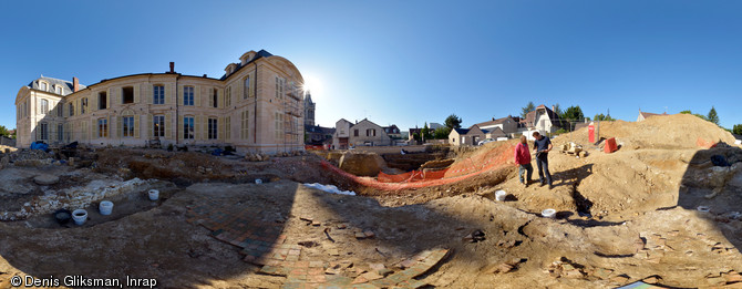 Vue panoramique du site archéologique médiéval à Viarmes (Val-d'Oise), 2013.