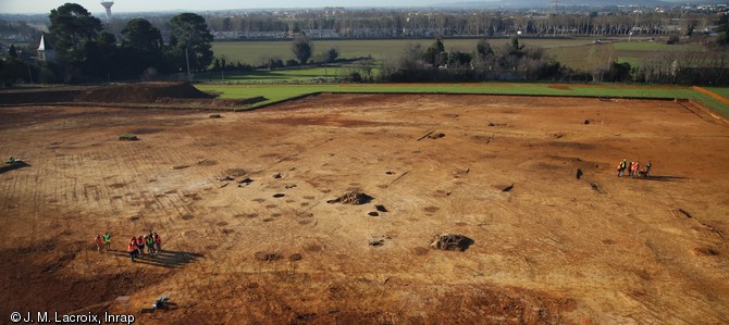 Vue générale de la fouille prise à l'aide d'un drone, sur le site de La Cavalade au sud de Montpellier (Hérault), 2013.