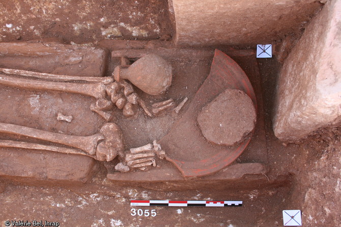 Sépulture datant de la fin de l’Antiquité (courant du IVe siècle de notre ère), avec dépôt de vases, découverte sur le site de La Cavalade à Montpellier (Hérault), 2013. 