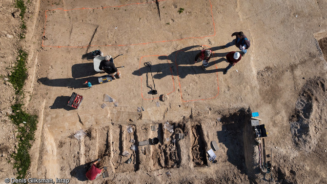 Fouille du cimetière militaire allemand de la Grande Guerre retrouvé à Boult-sur-Suippe, Marne (2016).  Environ 530 tombes ont été mises au jour.