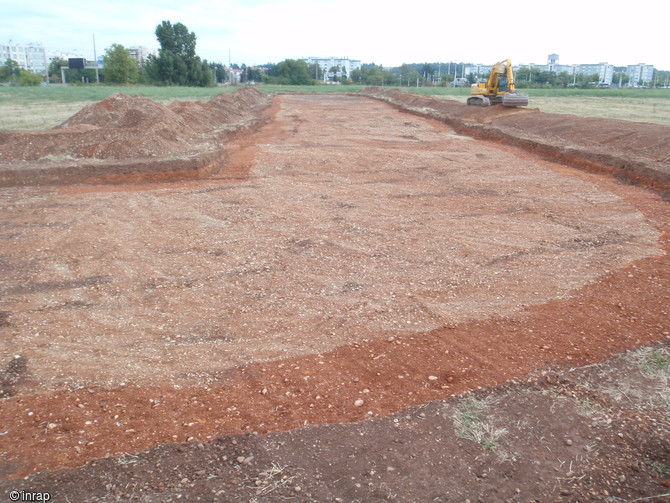 Fossé défensif creusé vers 1885 et comblé entre 1927 et 1930 découverts à Vénissieux (Rhône), 2016. Transformé en dépotoir, son étude a livré des milliers d’objets.  Cet ensemble archéologique est sans précédent dans la région pour la période contemporaine. 