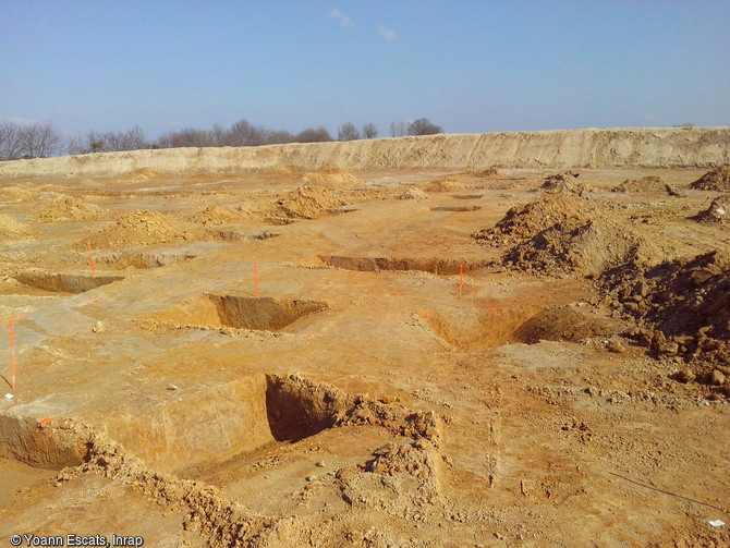 Coupes des fossés constitutant le système parcellaire du domaine antique découvert à Bédée-Pleumeleuc (Bretagne), 2016.