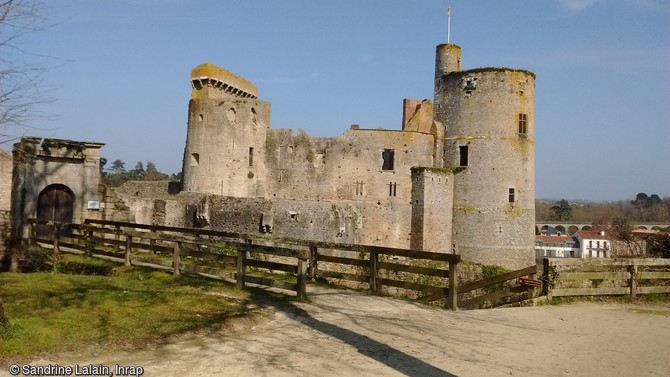 Vue du château de Clisson (Loire-Atlantique)depuis le sud lors de la fouille, 2016