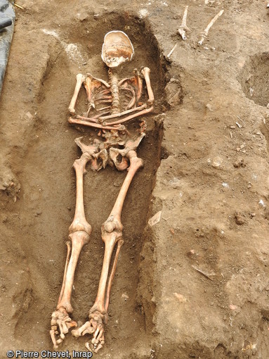 Squelette d'un adulte du cimetière protestant du début de l'Epoque moderne, sur site de la Visitation au Mans (Sarthe), 2016.