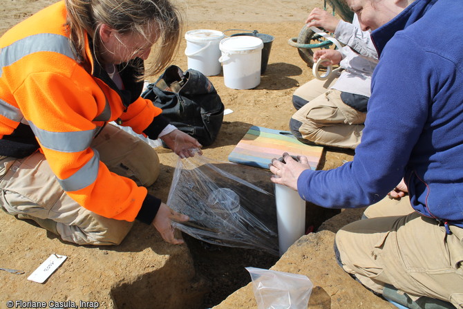 Fouille d'une incinération du second âge du Fer à dépôt de vase à Mouroux (Seine-et-Marne), 2016