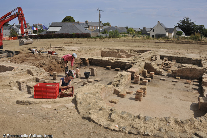 Fouille des salles tièdes et chaudes des thermes de Langrolay-sur-Rance (Côtes-d'Armor), 2016.