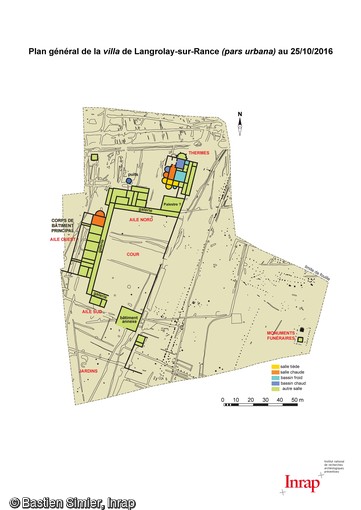 Plan général de la villa de Langrolay-sur-Rance (Côtes-d'Armor), 2016. Construite selon les modèles standards de l'époque antique, elle est bordée sur trois côtés de galeries à colonnades. L'ensemble représente une surface habitable d'environ 1 500 m2. Cette villa, idéalement placée le long de la Rance, servait probalement de résidence secondaire à une riche famille de notables de la cité des Coriosolites.