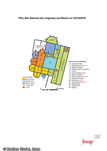 Plan des thermes de Langrolay-sur-Rance (Côtes-d'Armor), 2016. Ensemble d'environ 400 m2. Dévêtus dans le vestiaire, les habitants empruntent une galerie les conduisant à un pédiluve, avant d'accéder aux 2 piscines froide et chaude. Une fois baignés, ils rejoignent le caldarium, cette salle la plus chaude équipée d'une baignoire et d'un sauna. Ils se rendent ensuite dans les salles tièdes pour se laver et être massés et terminent leur parcours par un bain froid. 