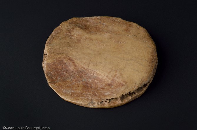 Pion marelle (?) en os, XIe siècle mis au jour à Pineuilh (Gironde)