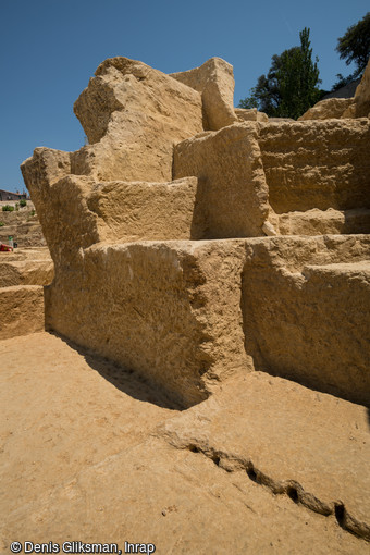 Carrière grecque archaïque mise au jour à Marseille (Bouches-du-Rhône). Cette laisse montre les différents sols de carrière successifs, avant l'abandon du secteur au début du Ve siècle avant notre ère.