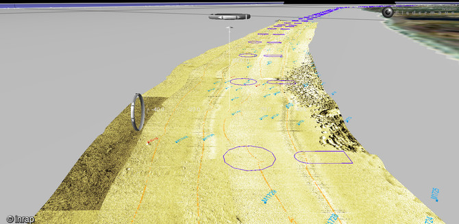 Mention des anomalies magnétiques et sonar près d’une zone d’éboulis sur des enregistrements effectués à partir du sonar latéral