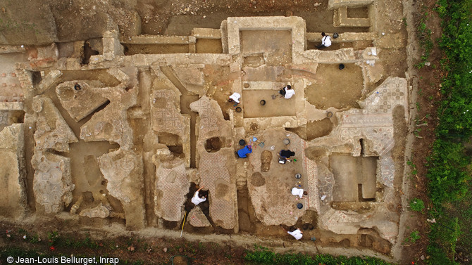 Vue d'ensemble du dernier état d'une domus en cours de fouille (seconde moitié du IVe siècle), Auch (Gers) 2017.
