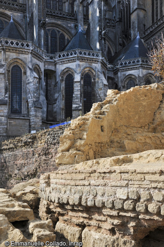 Enceinte antique : mise au jour du soubassement de la tour dite de l'Evéché de la cathédrale du Mans (Sarthe)
