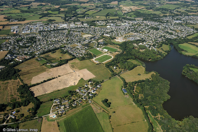 Vue aérienne du site de fouille au sein de la Zac de Brestivan à Theix-Noyalo (Morbihan)