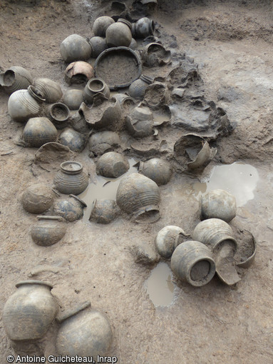 Rejet de ratés de cuisson dans un dépotoir du XIe siècle sur le site des ateliers de potiers du haut  Moyen Âge à  Sevrey (Saône-et-Loire). 