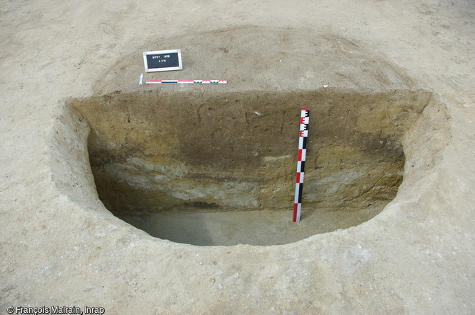 Silo enterré servant de stockage de grains souterrain à Bitry (Oise) datant du VIe siècle avant notre ère.