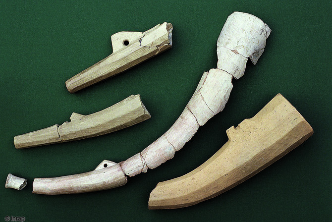 Fragments d'olifants en céramique.