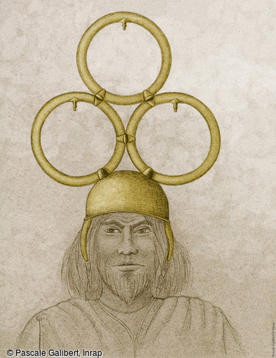 Hypothèse de restitution du casque à anneaux en bronze, dépôt cultuel du sanctuaire gaulois de Tintignac (Christophe Maniquet). Casque avec trois grands anneaux disposés en triangle, un couvre-nuque et deux paragnathides. 
