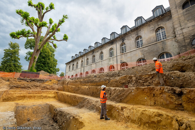 Fouilles en gradins à l'est du château de Villers-Cotterêts (Aisne) en 2020, construit par François 1er à partir de 1532. 