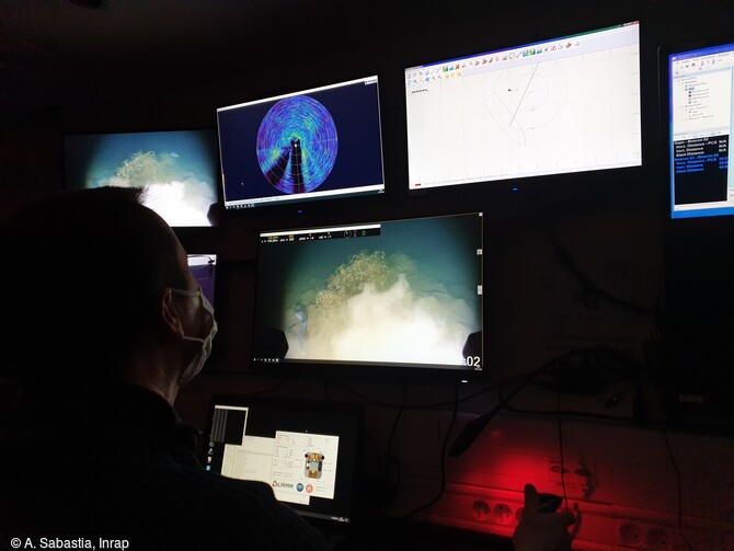Expertises d'anomalies à grandes profondeurs au moyen d'un ROV, dans le Golfe de Gascogne.