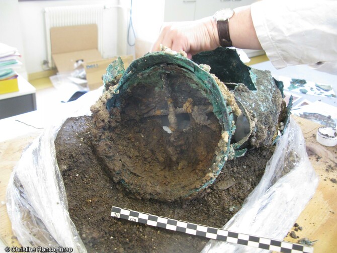 L'intérieur du socle de l'authepsa, découverte à Die (Drôme) en cours de dégagement avant restauration. 