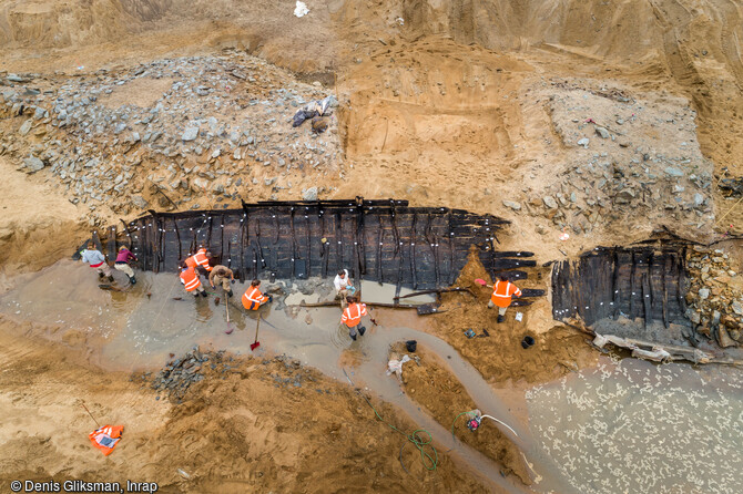 Vue aérienne de la fouille des épaves modernes de l'île Coton, Ancenis (Loire-Atlantique) en 2022. 