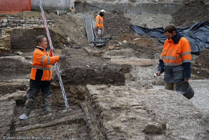 Maison romaine des IIe-IIIe siècles à Reims (Marne) en cours de fouille. 