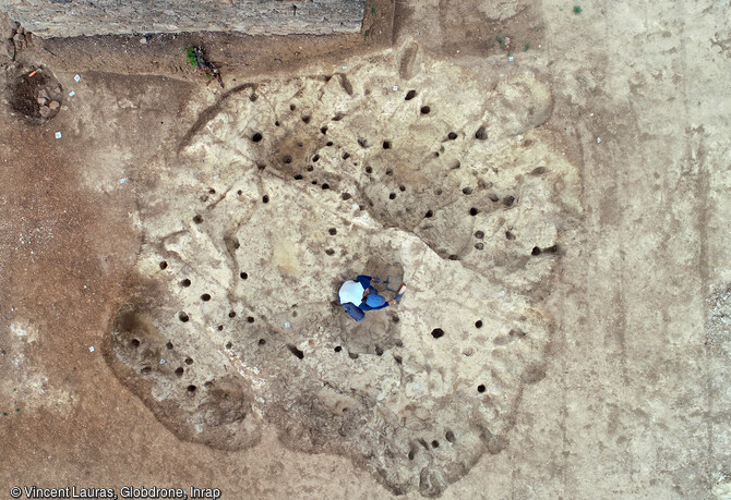 Grandes caves du Néolithique final en cours de fouille à Béziers (Hérault), 2022.