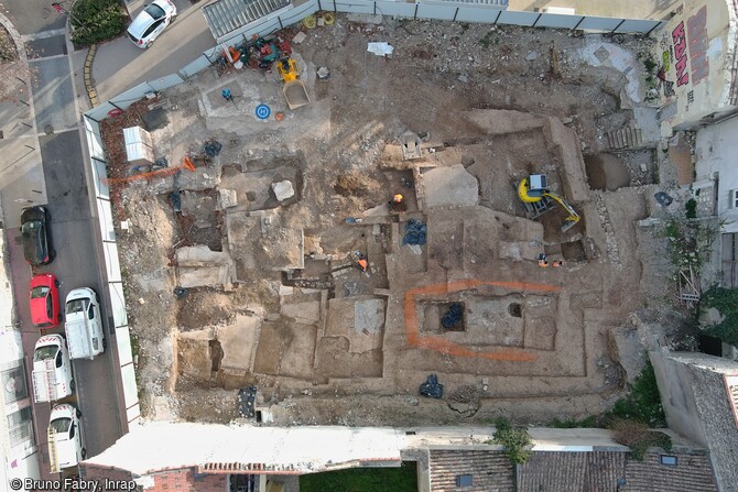 Vue aérienne d'un quartier de l'antique Nemausus mis au jour à Nîmes (Gard), en 2023.  