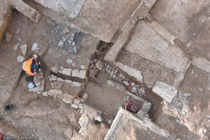 Vue aérienne d'un quartier de l'antique Nemausus mis au jour à Nîmes (Gard), en 2023.  