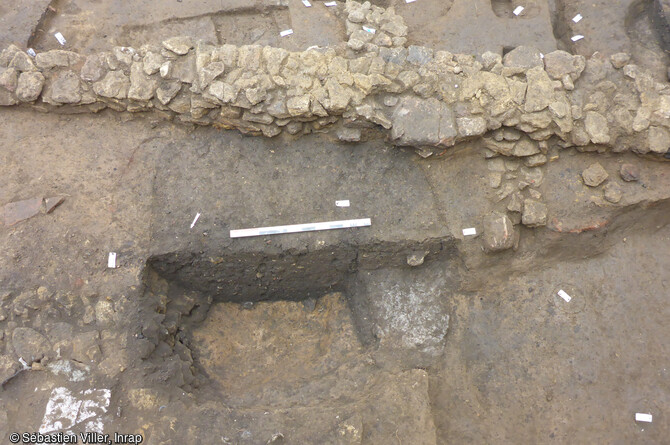 Cave-cellier du Moyen Âge central en cours de fouille à Mars-la-Tour (Meurthe-et-Moselle), en 2022.