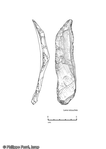 Lame découverte sur le site de fouille de Louviers (Eure), en 2023. Des vestiges du Paléolithique y ont été mis au jour.