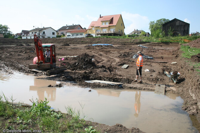 Conditions de fouille sur le site protohistorique de Bergbieten (Bas-Rhin). Beaucoup de pluies ont conduits à des inondations.