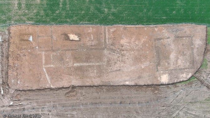 Cliché aérien  de la fouille réalisé à l'aide d'un drone de la villa antique à Lemud (Moselle). 