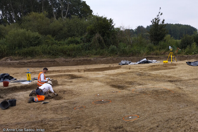 Secteur néolithique en cours de fouille à Thourotte (Oise). Ce secteur a livré du mobilier en céramique et quelques structures de type fosse et trou de poteau. Ces vestiges sont assez fugaces. Leur attribution chronologique s'oriente vers le Néolithique moyen et plus particulièrement vers le Cerny (4600-4200 av. notre ère). 