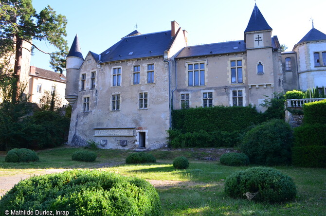 Vue du Castel-Franc à Vichy (Allier) depuis le boulevard John Kennedy. 