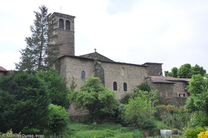 L'église médiévale avant restauration à Sainte-Croix-en-Jaretz (Loire)- mur gouttereau nord. L'étude a permis de mieux appréhender les évolutions architecturales, liturgiques et décoratives du bâtiment entre la fin de XIIIe siècle et le XVIIIe siècle. 